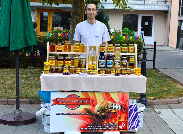 izložba meda u Mladenovcu